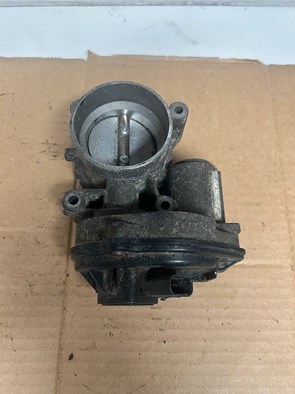 Ford 2.0 bensan kaasuläppäkotelo