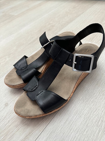 Clarks sandaalit