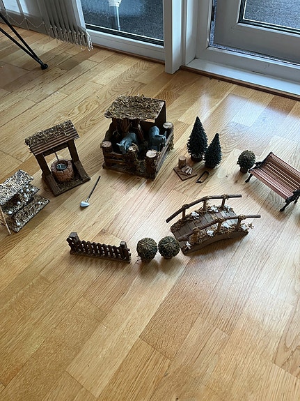 Nukkekodin maalaistalon pihasetti miniatyyri