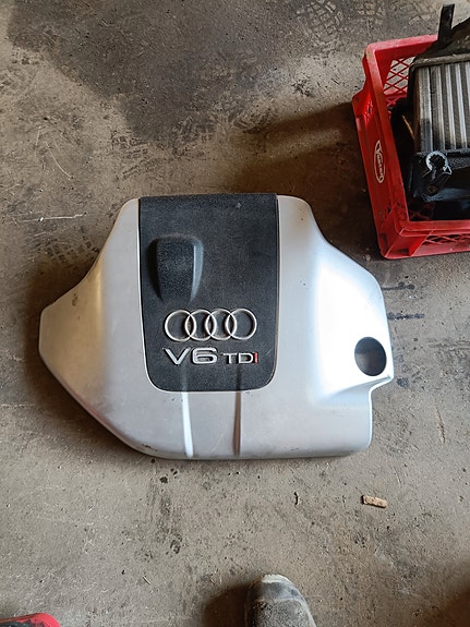 Audi A4 B6 Avant Quattro 2.5TDI moottorin suoja