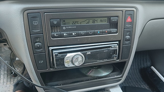 Passat VM .-02 Erinäisiä osia myytävänä