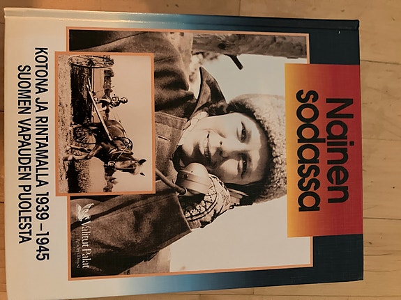 Nainen sodassa-kirja