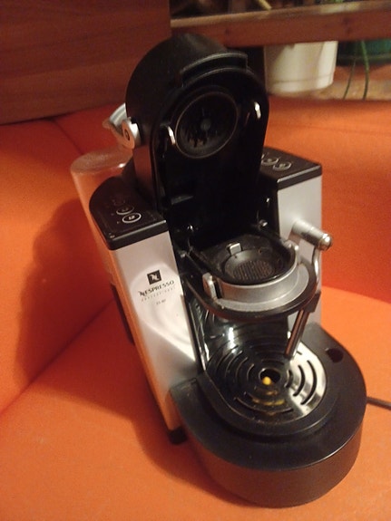 Nespresso ES80 kahvinkeitin