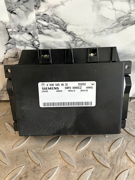 Mercedes Benz ML 270 cdi w163 automaattilaatikon ohjain boksi  A0305454632