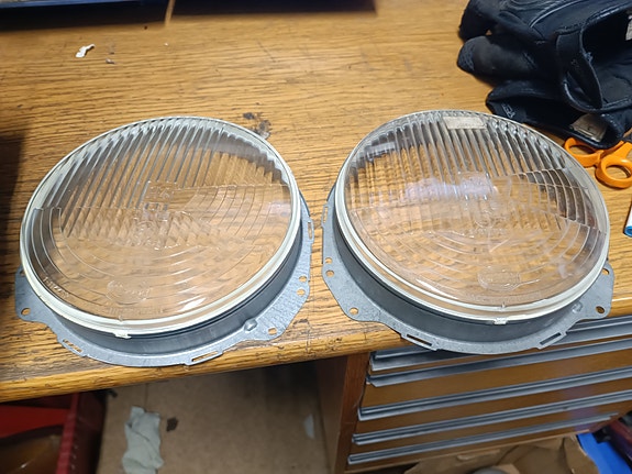 Audi 80 '72-78 ajovalojen lasit, myös Passat ?