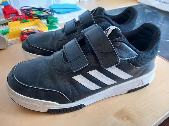 Adidas lenkkarit 36