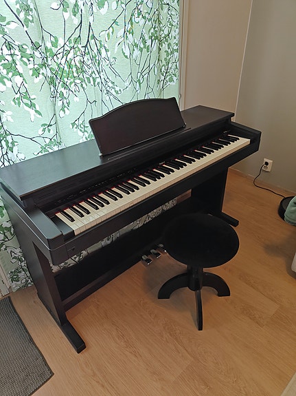 Roland HP2700 piano