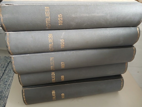 Kirjoiksi kootut Kotiliesi-lehdet vuosilta 1925, 1926, 1927, 1928 ja 1929