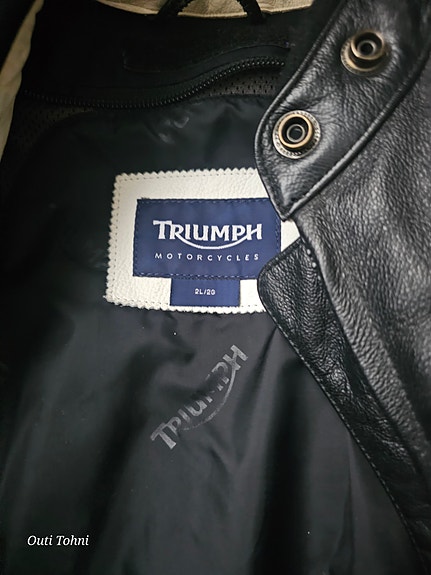 Naisten Triumph Nahkatakki Musta Valkoinen