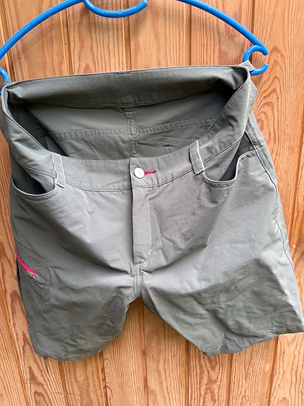 Peak Performance naisten shortsit M