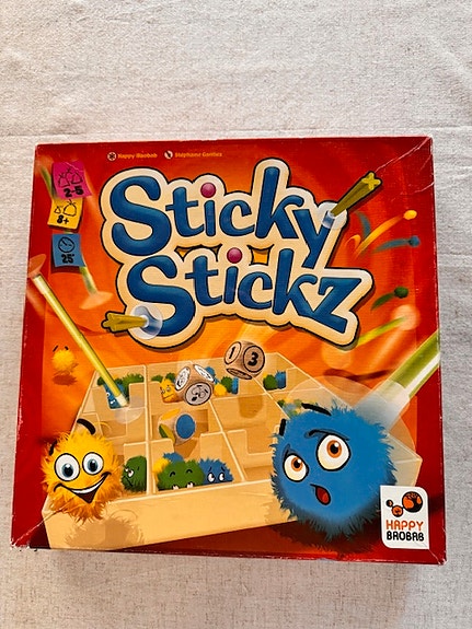 Hauska Sticky Stickz peli nappaa riiviöitä