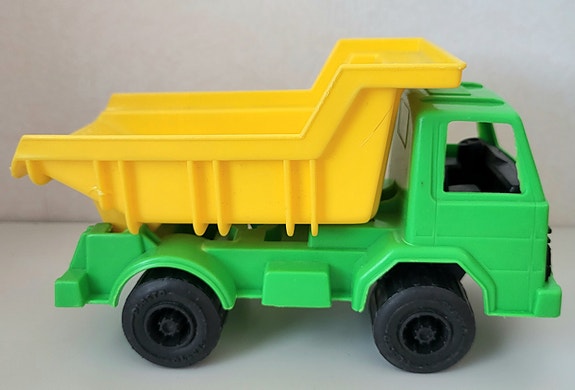 Uusi kuorma-auto