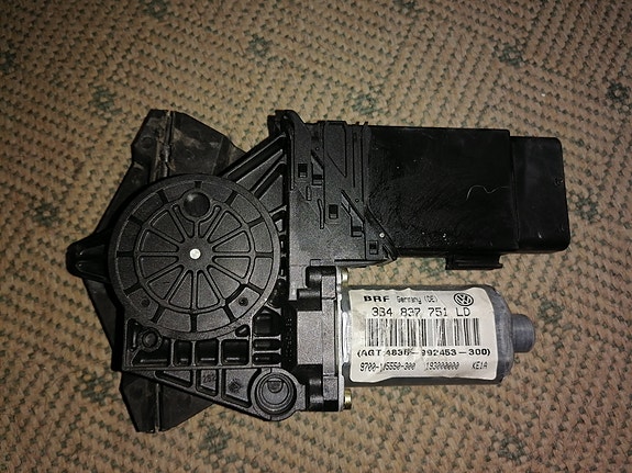 Vw passat 3bg lasinnostimen moottori etu/vasen