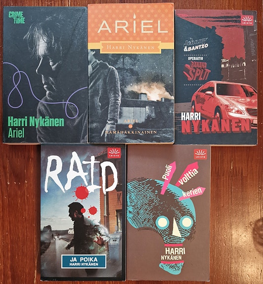 6 kpl Harri Nykänen RAID, ARIEL, Yms. dekkareita.