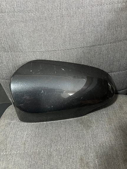 Toyota Auris 2012 vasen peilinkuori