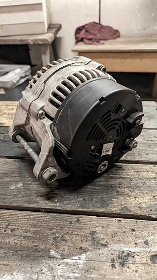 Bosch 120A laturi