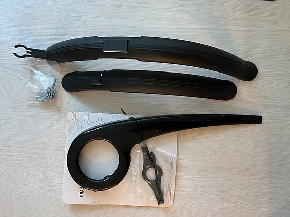 Musta ketjusuojus ja lokasuojat lapsen MTB-pyörään 24-26” *UUDET*