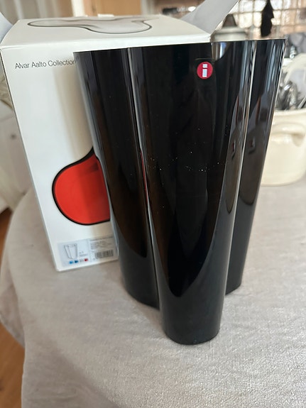 Upea Alvar Aalto Unique, Iittala, musta, black, vaasi, maljakko, 251mm.