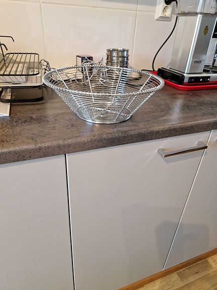Metallinen hedelmäkori