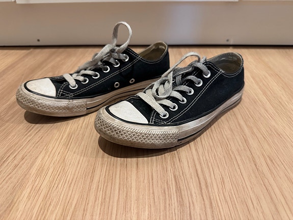 Converse musta lyhytvartinen