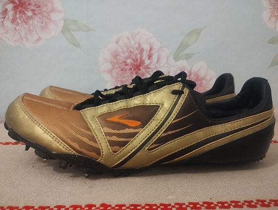 Brooks piikkarit koko 42.5