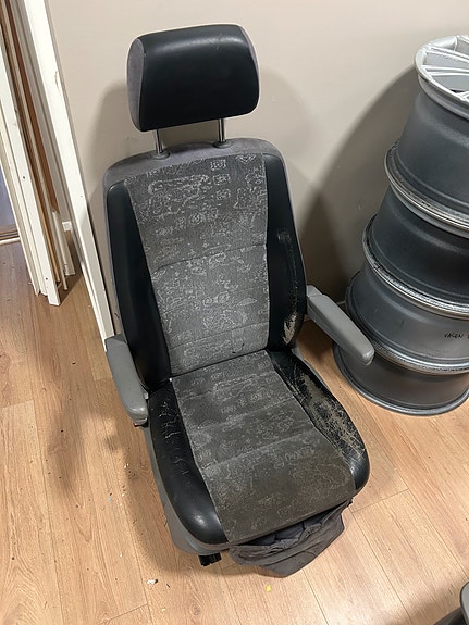 Volkswagen Transporter T5 kuljettajan istuin