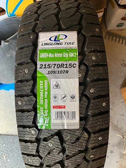 Pakettiauton nastasarja 215/70-15C