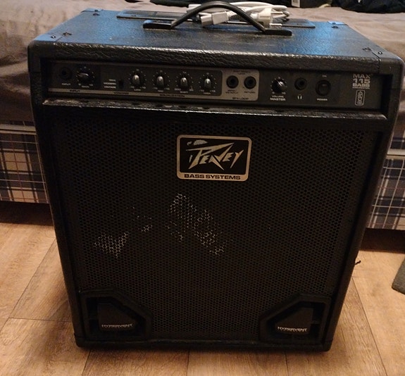 60W bassokombo Peavey Max 115