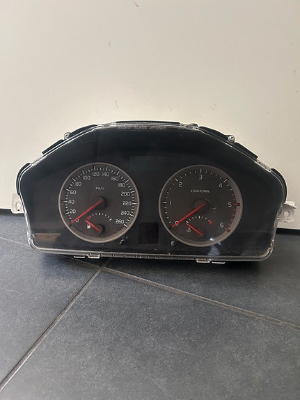 Volvo V50 dieselin mittaristo