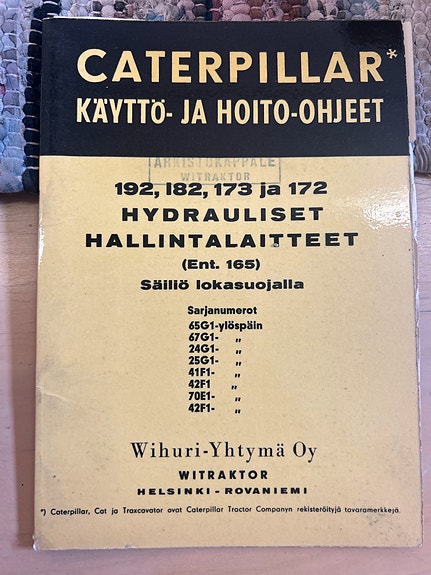 Caterpillar Käyttö- ja hoito-ohjeet