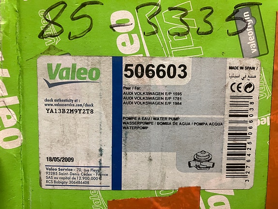 VW Passat/Audi A4/A6 1.6/1.8 Vesipumppu Kotelolla 95-05