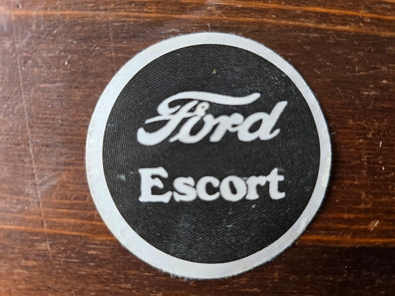 Ford Escort tarra "vanha"