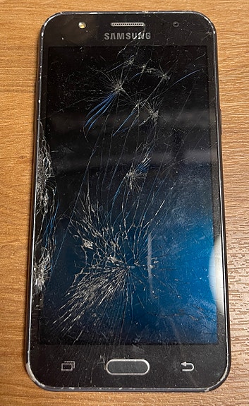 Samsung J5 SM-J500FN puhelin rikki ei akkua