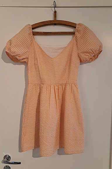 Ruudullinen mekko