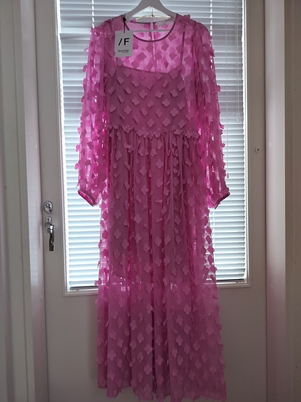 Juhlamekko Selected Femme