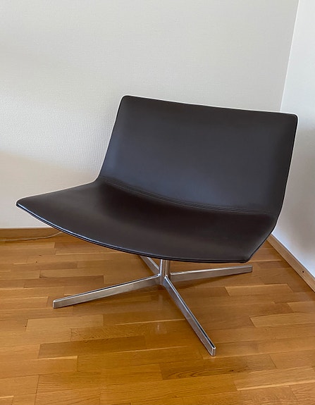 Arper iso Catifa 80 nojatuoli nahkaa ja kromia