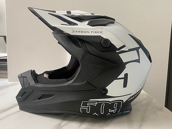 509 Altitude Carbon Fiber crossikypärä