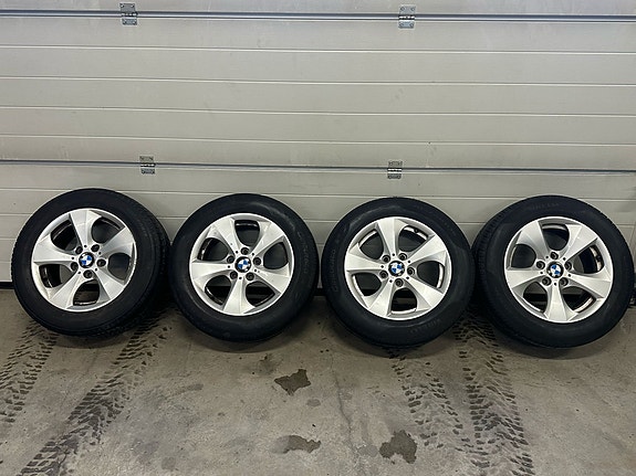 BMW F30 F31 300-sarjalaisen 16" vanteet kesärenkailla