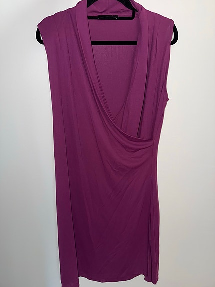 Violetti mekko