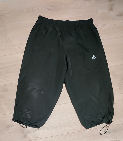 Adidas treeni housut S