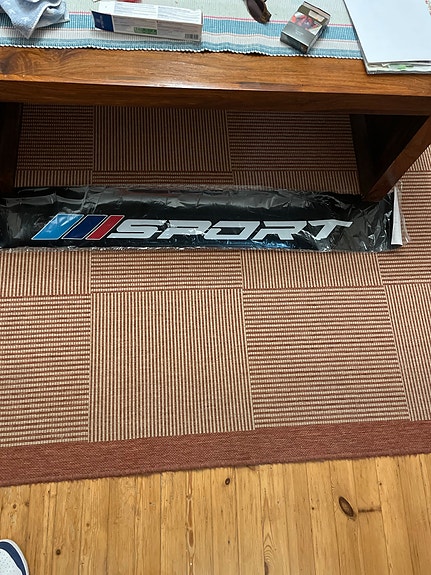 Iso M-Sport-tarra (130cm) auton etuikkunaan, autotallin seinälle tms