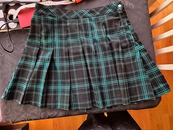 Käyttämätön ihana minihame S-M musta petrooli mini skirt