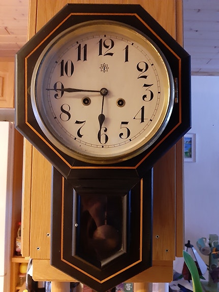 Junghans seinäkello