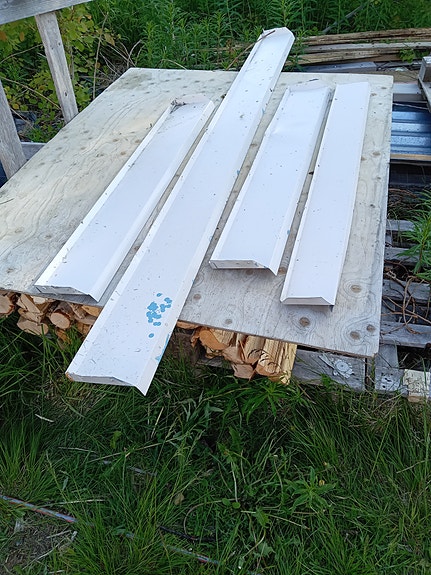 Käytettyä ikkuna peltiä erä