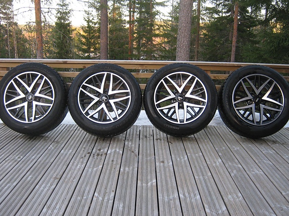 Renkaat vanteilla  ,   225 /55 R17 97H.    7,5J X 17 E H2    LK 5 X 112