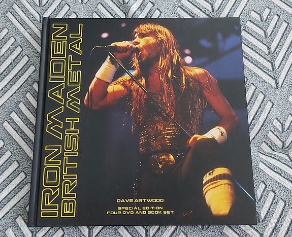 Iron Maiden British Metal kirja + 4xDVD