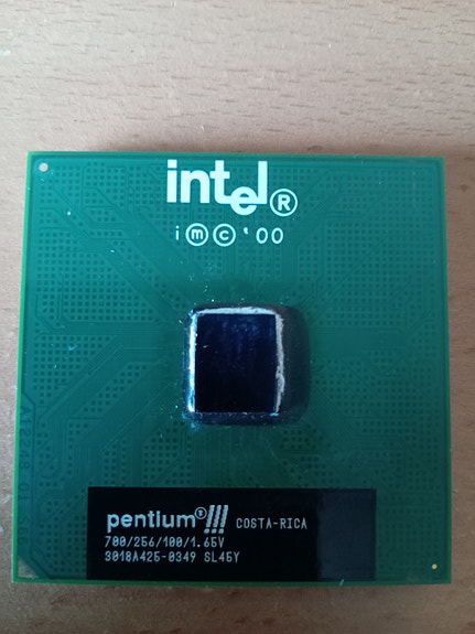 Intel Pentium III ja AMD prosessori