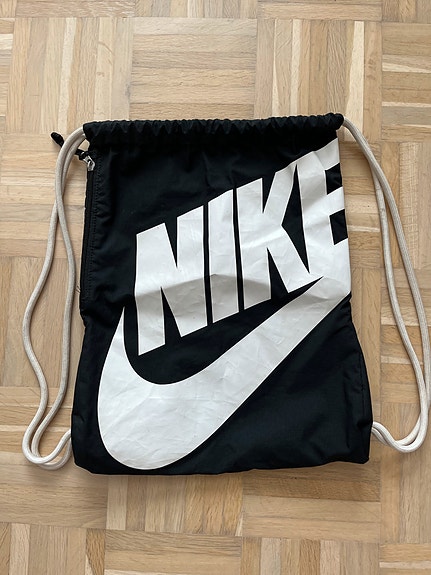 Nike Performance drawstring narukassi / treenikassi / urheilukassi