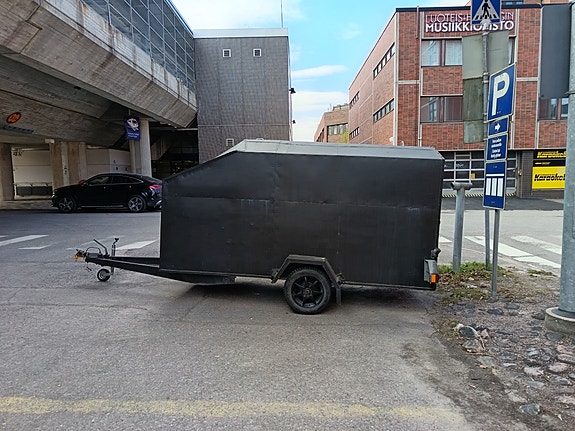 Iso peräkärry