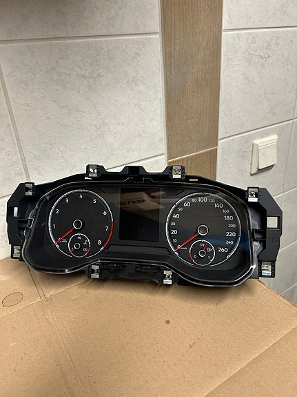 Volkswagen polo 2019 bensan mittaristo